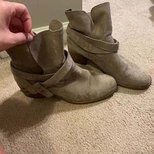 Ugg short boot